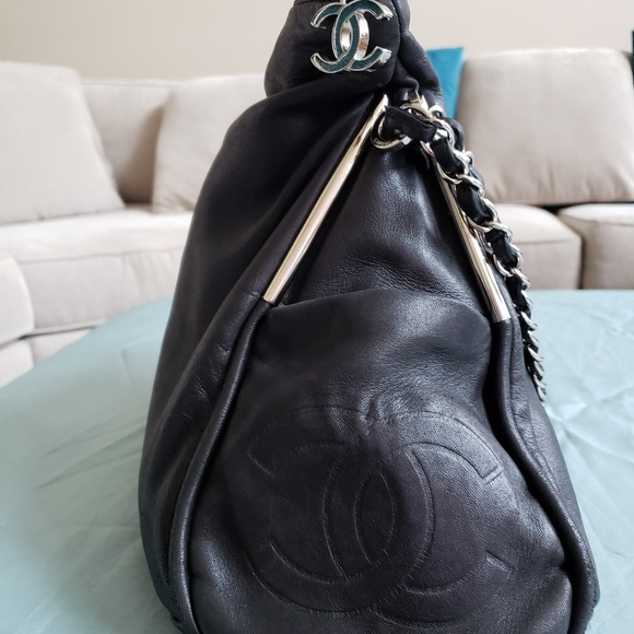Chanel Hobo - Picture 2 of 8